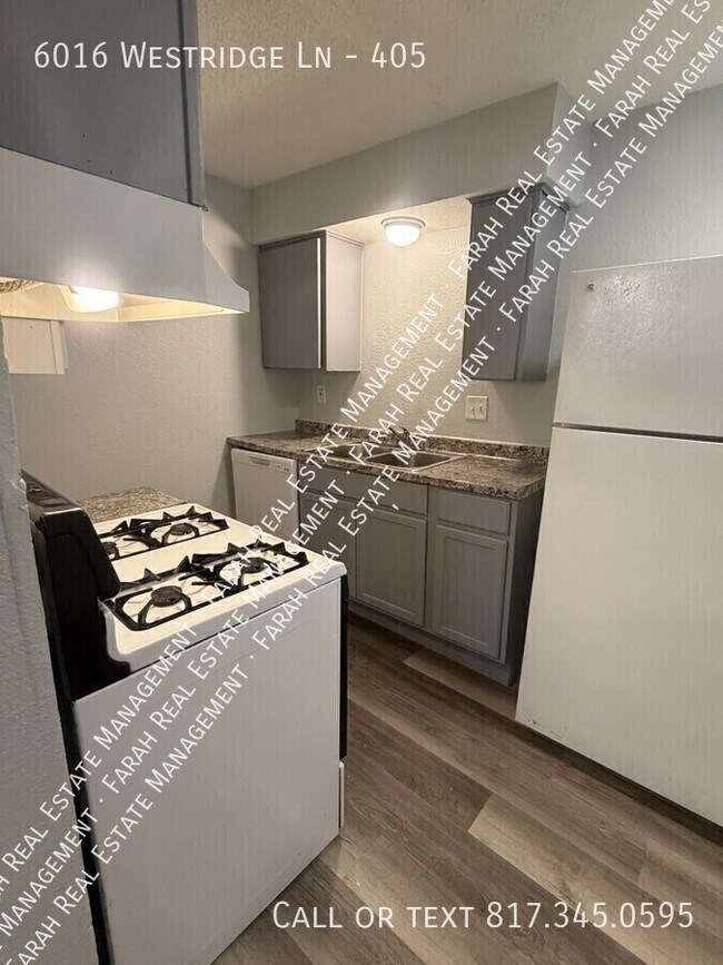 Building Photo - 6016 Westridge Ln