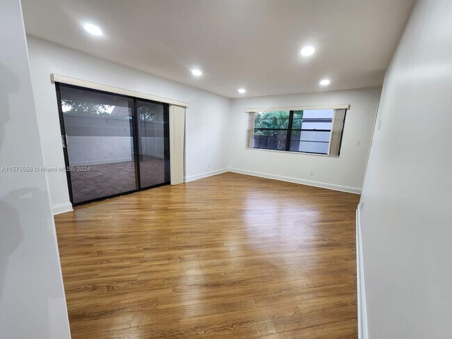 Building Photo - 1701 Bayberry Dr