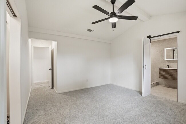 Building Photo - "Charming 4-Bed Oasis with Fireplace in Lubbock - 2 Full Baths & Spacious 2460 Sq Ft!"