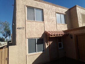 Building Photo - Fantastic 2 bedrooms and 1 bathroom Townhouse for Lease