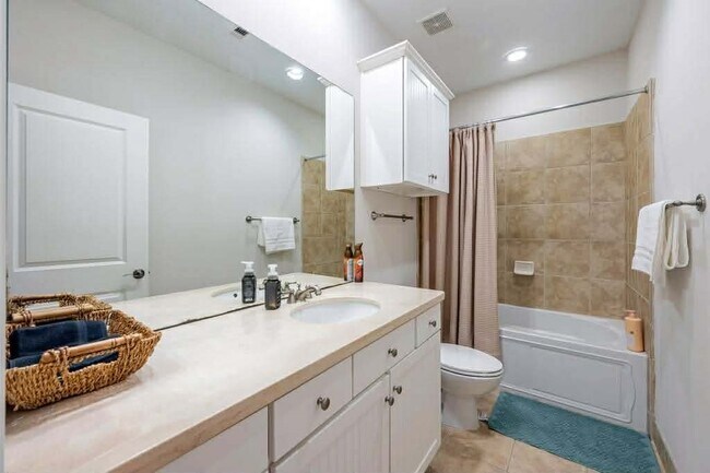 Building Photo - 2210 Mid Ln