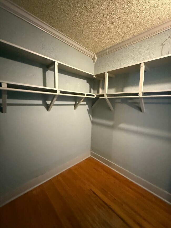 Building Photo - Charming Historic Highland Rental – 3BR, 2...