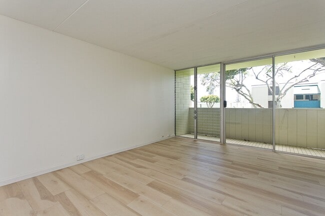 Building Photo - Nahoa Apartments 2 bedroom, 1 bathroom, 1 ...