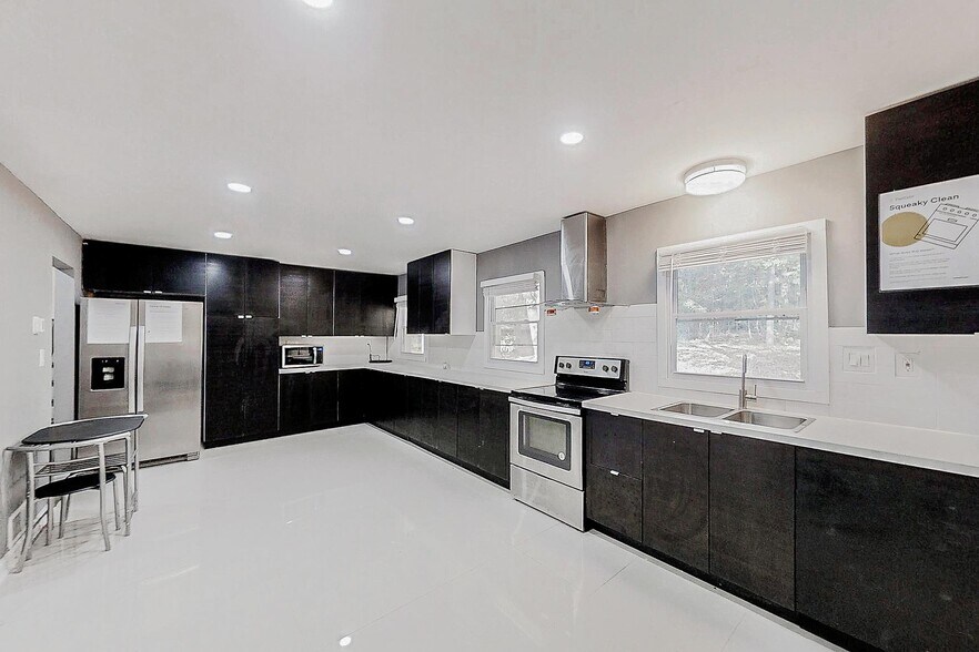 Building Photo - 2565 Lantern Ln