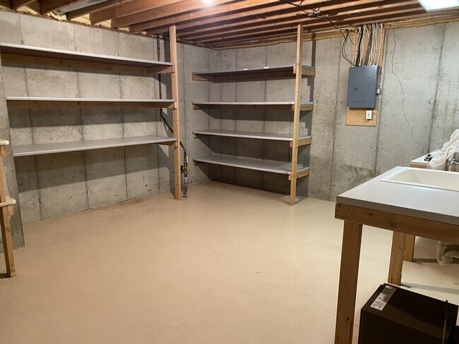 Building Photo - 783 Holly Creek Dr