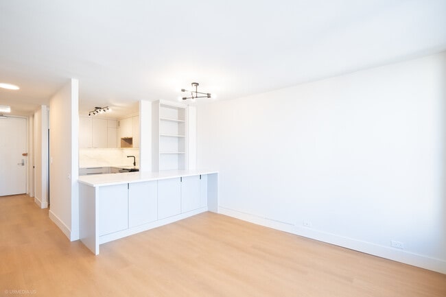 Building Photo - 405 N Wabash Ave