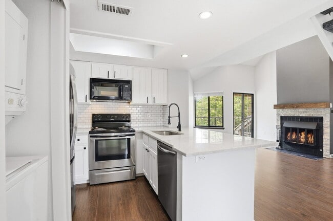 Building Photo - $2,095.95- 1 Bed, 1 Bath Updated Lofted Condo in Boulder with Central AC and In-Unit Laundry!