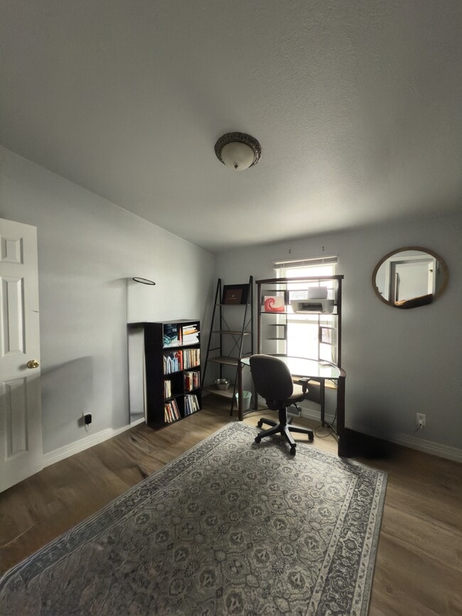 Building Photo - 9812 W Cherokee Dr