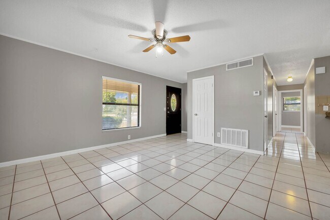 Building Photo - 8101 Alveron Ave