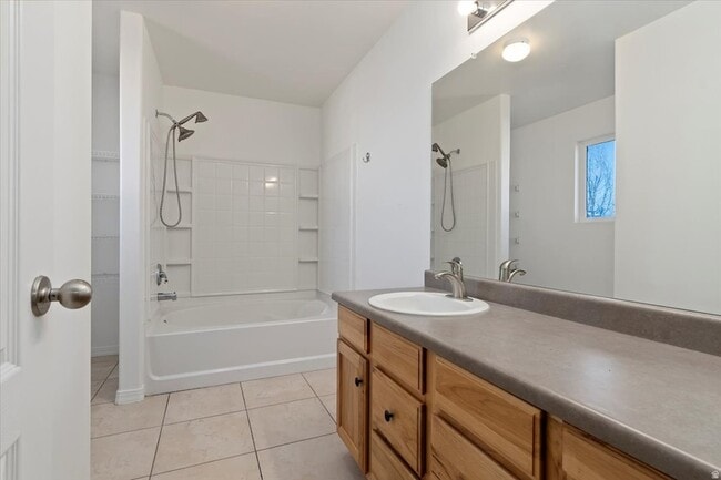 Building Photo - 13867 Mary Loraine Cir