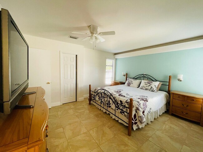 Building Photo - **AVAILABLE FOR SUMMER 2025 -AND- 2025-26 WINTER SEASONAL MONTHS**