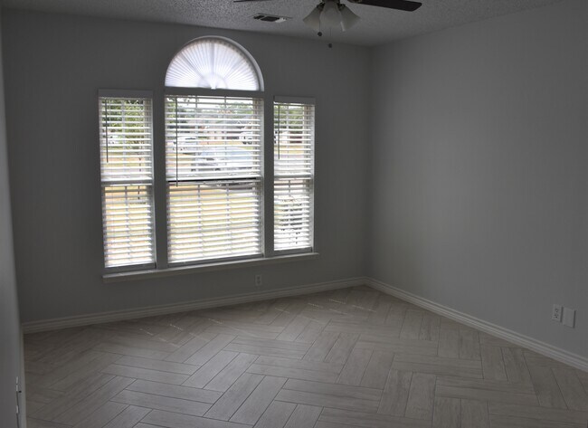 Building Photo - 1110 Amberton Pkwy