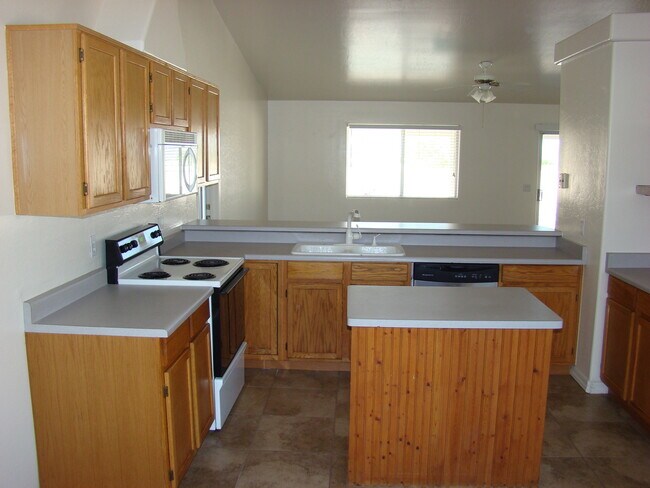 Building Photo - Coming Soon! Undergoing repairs and exteri...