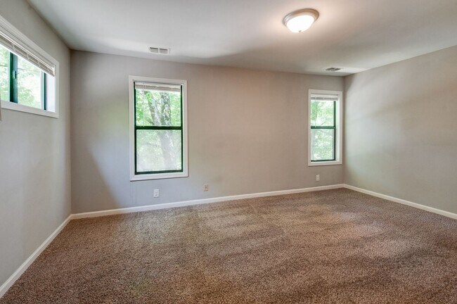 Building Photo - 625 Mercer Dr