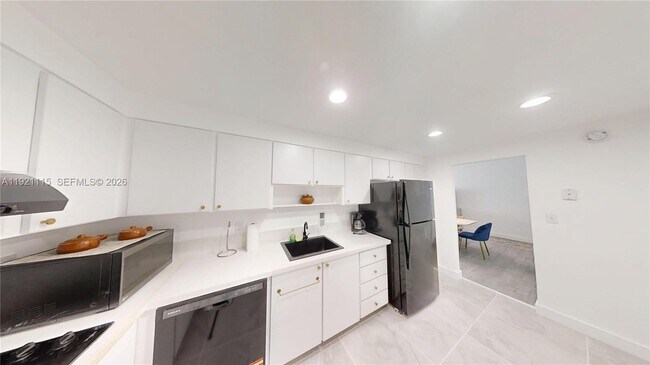 Building Photo - 4001 S Ocean Dr
