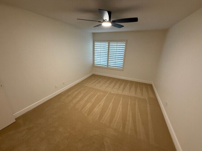 Building Photo - 4-Bedroom Plus Bonus Room Home with Golf C...