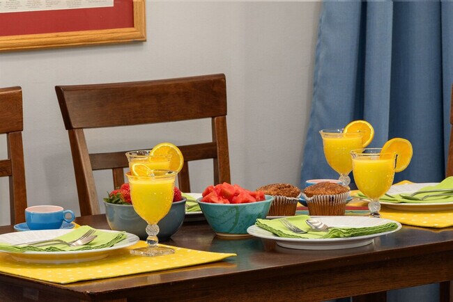 Building Photo - 500 Oak Ave