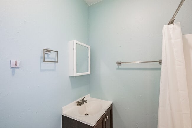 Building Photo - 4613 Braeburn Dr