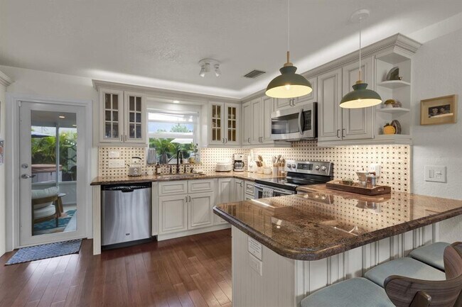 Building Photo - 2611 NE 20th St