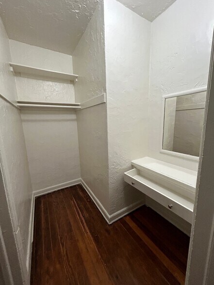 Building Photo - 1523 N McCadden Pl