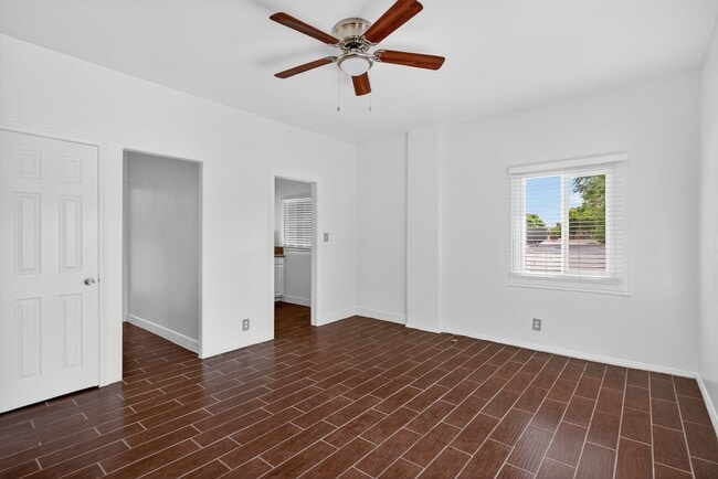 Interior Photo - 1424 Chestnut Avenue