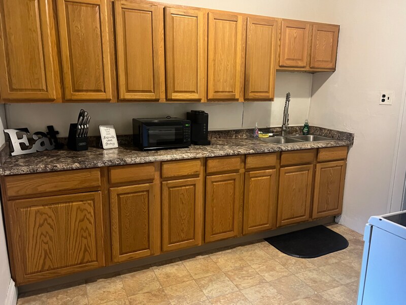 Building Photo - 508 Dickenson St