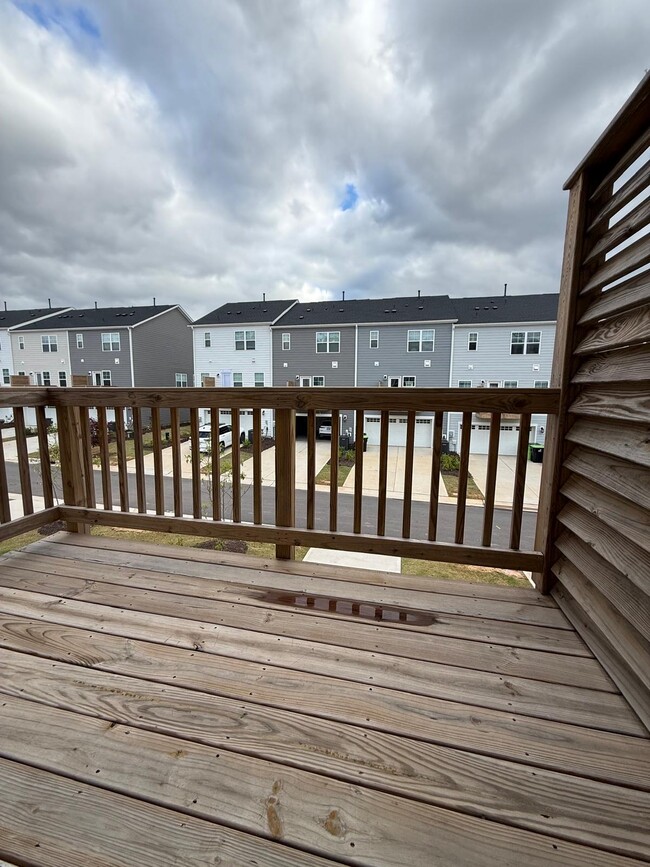 Building Photo - 409 Deercroft Dr