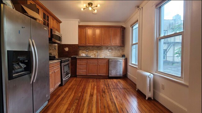 Building Photo - 476 Gregory Ave