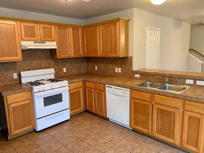 Building Photo - Lovely 3 bedroom, 2.5 bathroom Duplex in A...