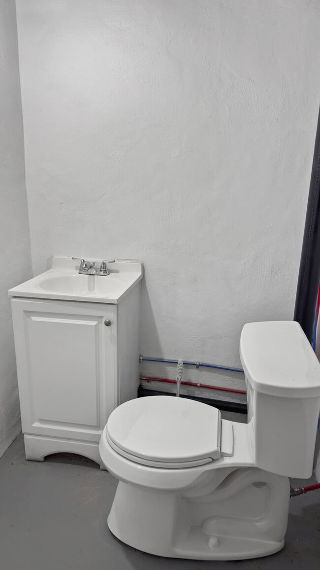 Building Photo - 3625 Chatsworth St