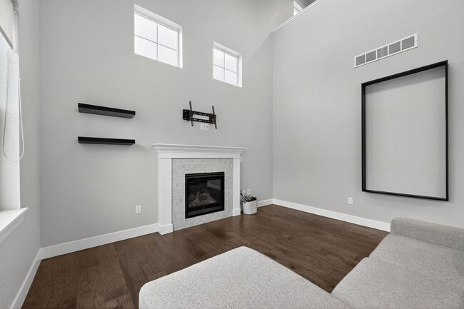 Building Photo - 8479 Cromwell Dr