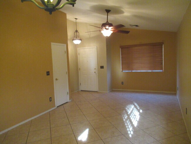Building Photo - Attractive 4 Bedroom 2 Bath Home in the Tu...