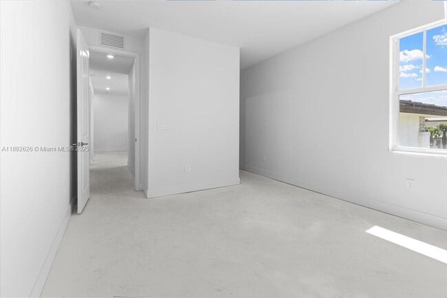 Building Photo - 12237 Green Oak Dr