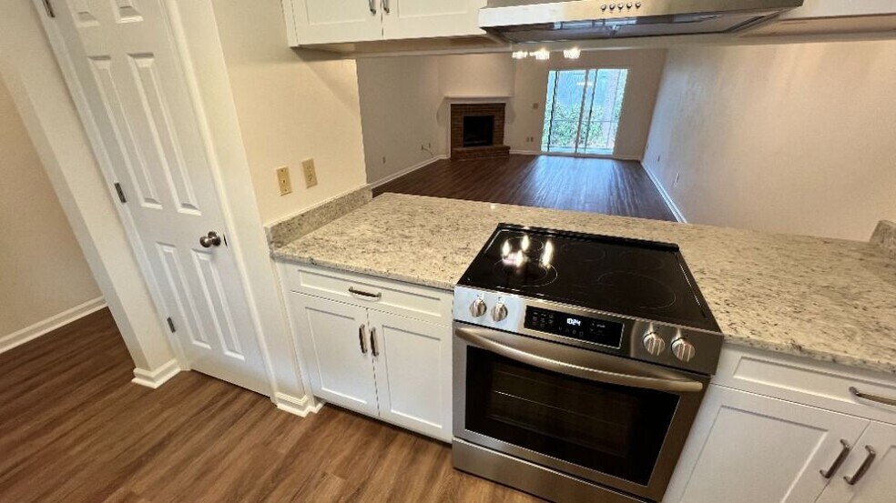 Building Photo - 818 Jamestown Ct