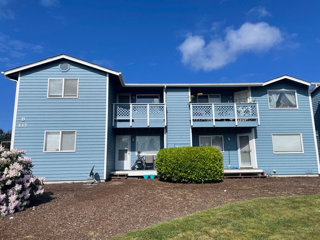 Building Photo - Oversized 3 Bedroom Condo Near NAS Whidbey...