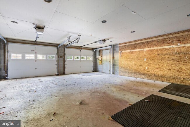 Building Photo - 130 Sunderland Dr