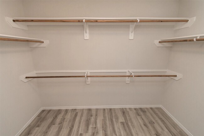 Building Photo - 3202 Primrose Dr