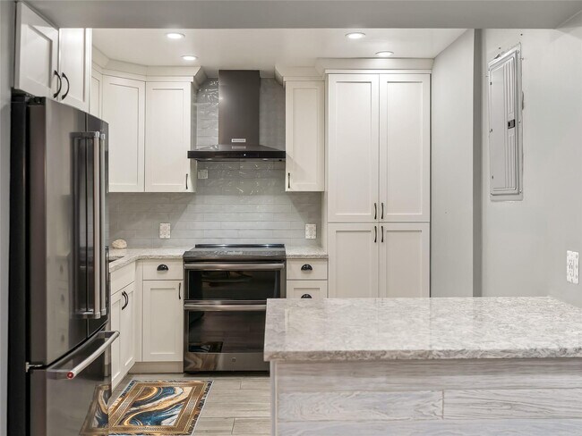 Building Photo - 2000 S Ocean Blvd