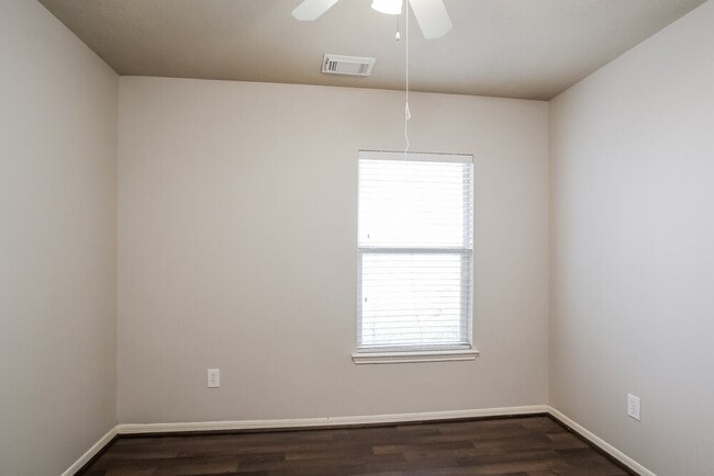 Building Photo - 11303 Northam Dr