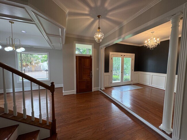 Building Photo - Gorgeous home in Rosedale - Available now!