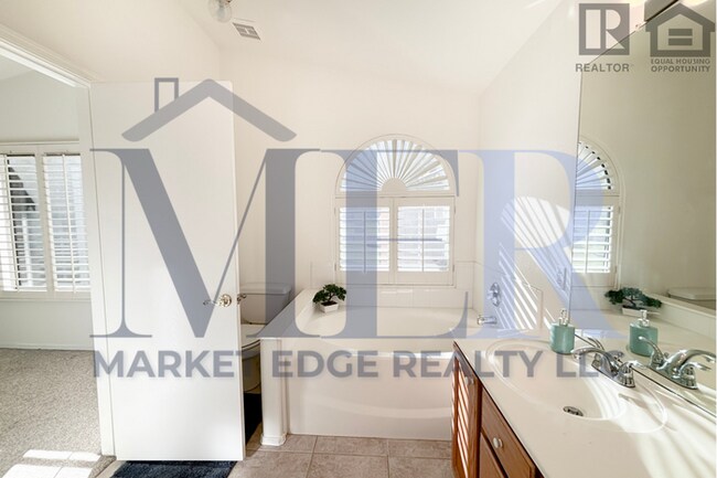 Building Photo - 4Bed/2Bath Home In Glendale w/Golf Course ...