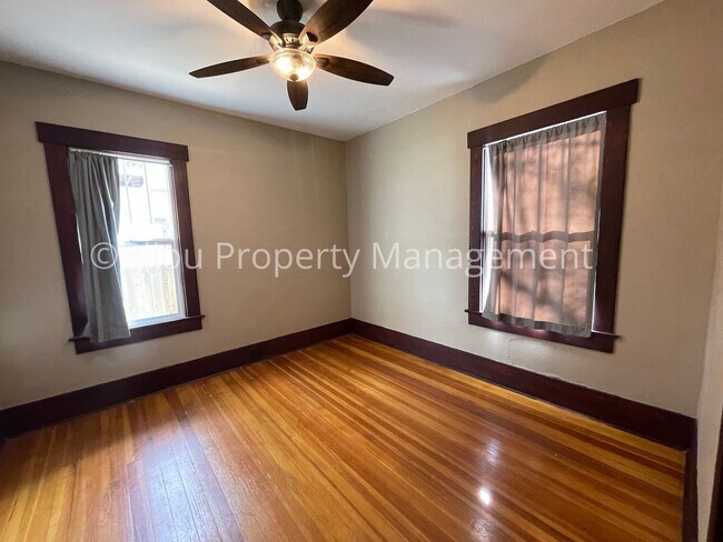 Building Photo - Charming Downtown Bungalow