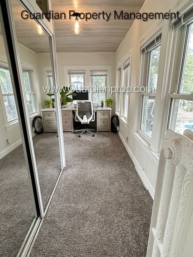 Building Photo - Linden Hills Upper Level Duplex, Sunroom, ...
