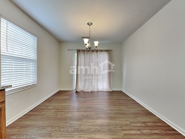 Building Photo - 2555 Samantha Dr