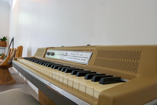 Building Photo - 717 Forest Hill Blvd