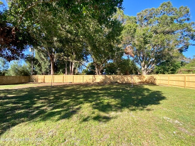 Building Photo - 57 NW Shannon Ave