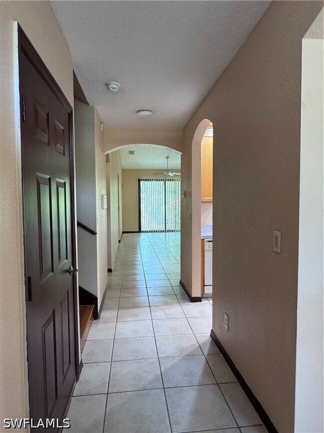 Building Photo - 7675 Meadow Lakes Dr