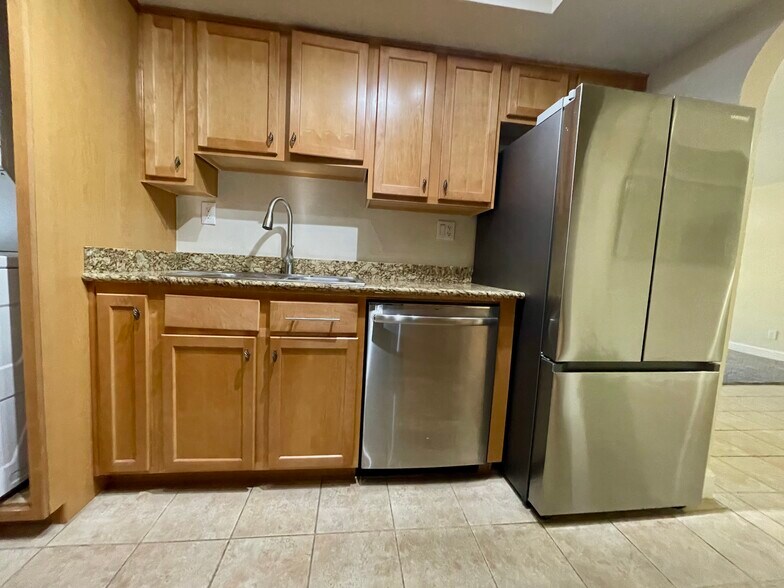 Building Photo - 3825 E Camelback Rd