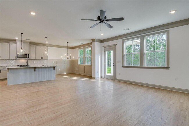Building Photo - 2021 Warbler Dr