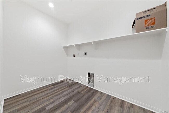 Building Photo - 2112 Saratoga Dr